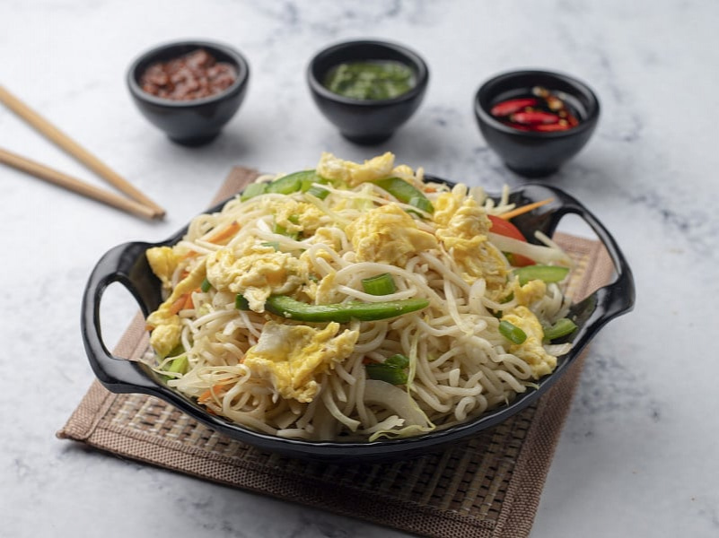 Egg Classic Hakka Noodles