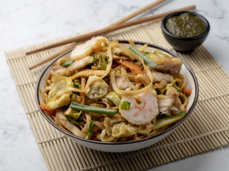 Mix [Egg, Chicken & Prawn] Japanese Udon Noodles