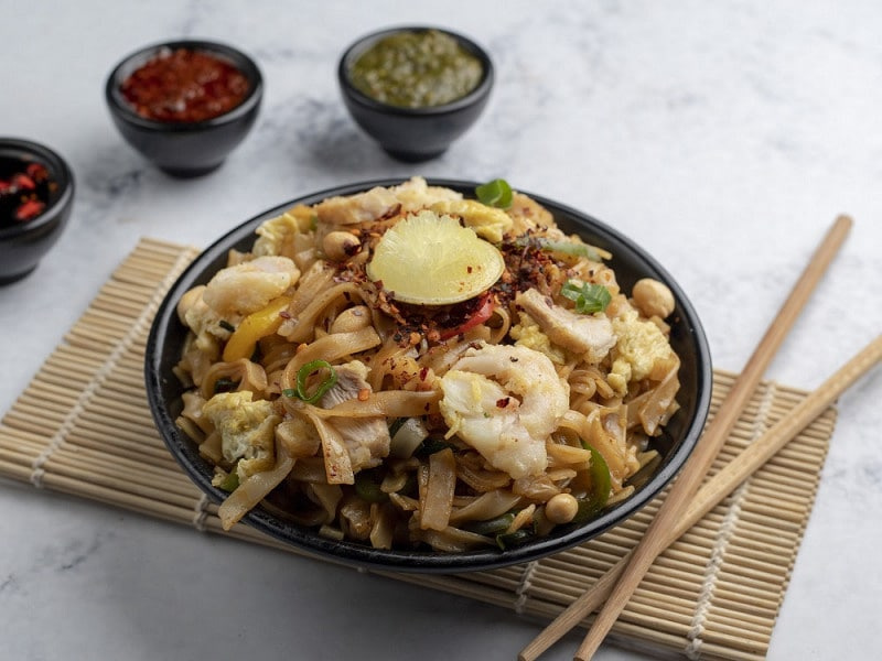 Mix [Egg, Chicken & Prawn] Pad Thai Noodles
