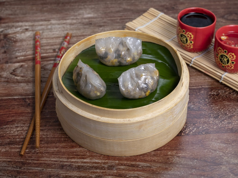 Crystal Mushroom , Corn & Basil Steamed Momos [6 Pieces]