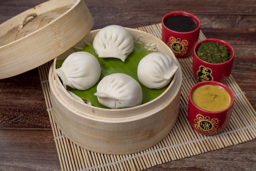 Chicken & Cheese Steamed Momos [6 Pieces]