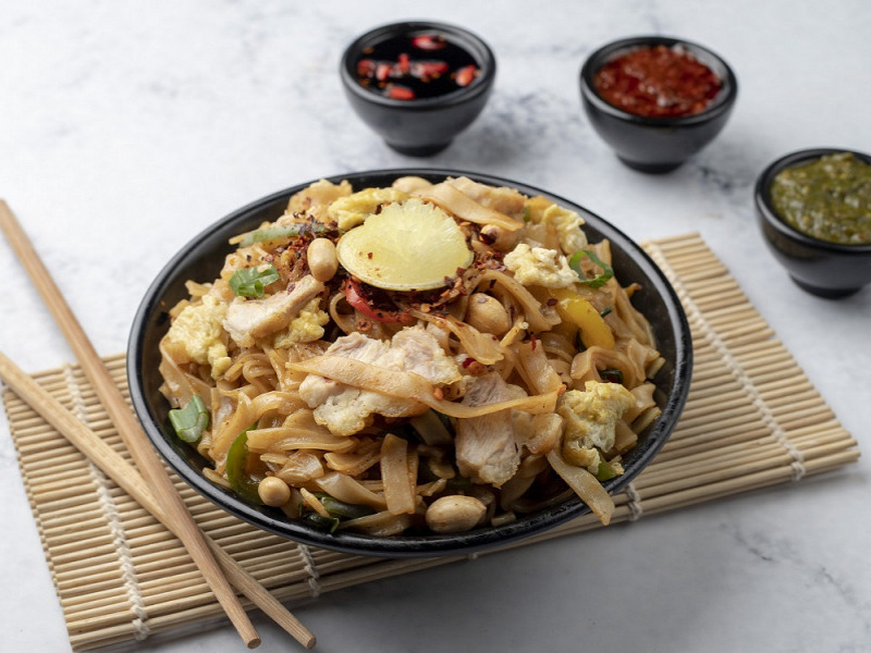 Chicken Pad Thai Noodles
