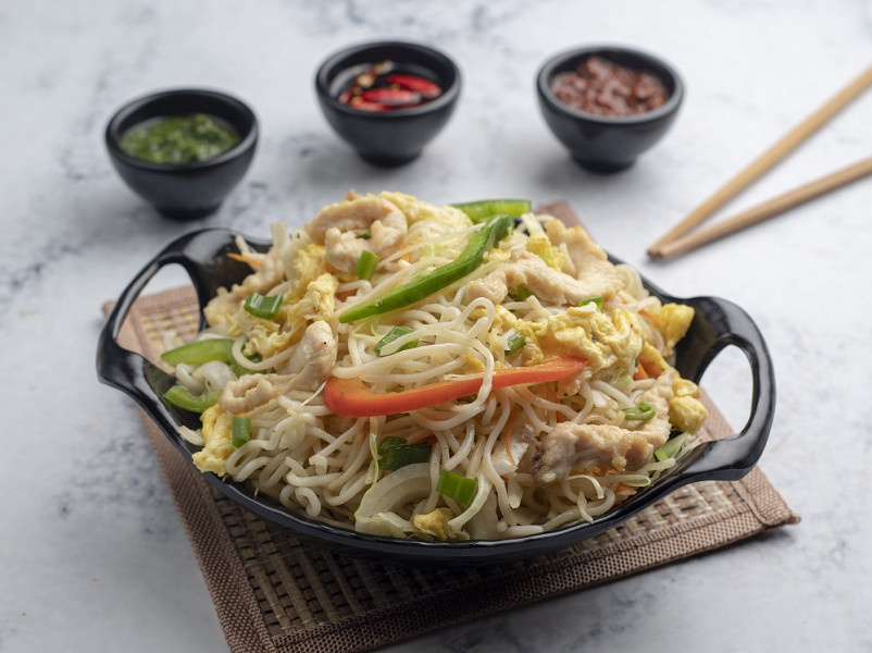 Chicken Classic Hakka Noodles