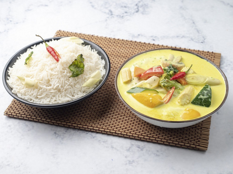 Veg Thai Yellow Curry With Steam Rice