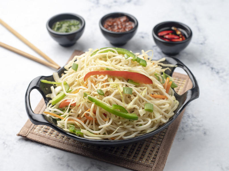 Mix [Egg, Chicken & Prawn] Classic Hakka Noodles