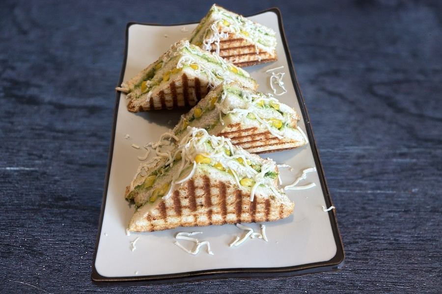 Spinach & Corn Cheese Grilled Sandwich