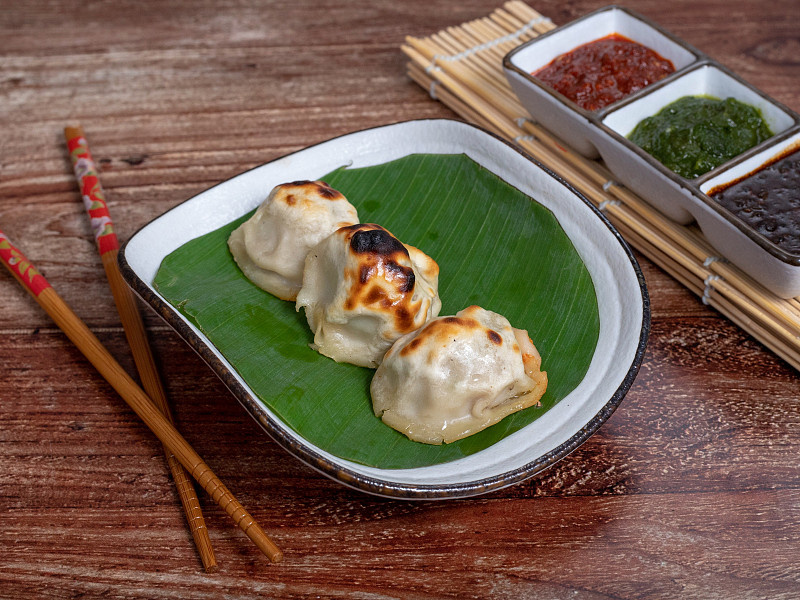 Chicken & Cheese Momo [6 Pieces]