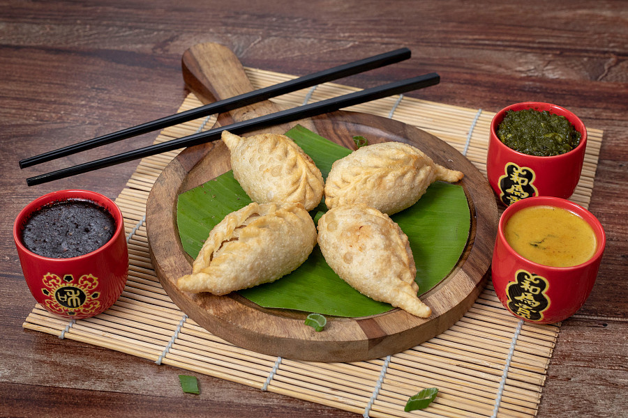 Simple Chicken Baked Momo [6 Pieces]